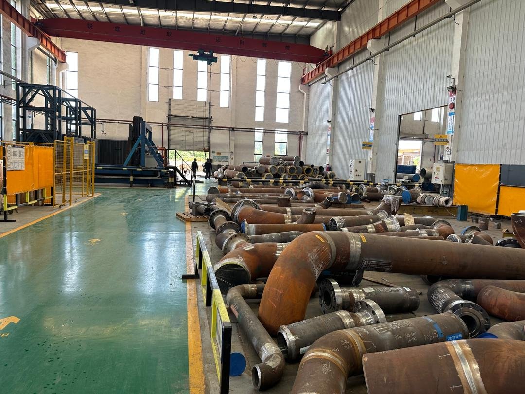 Oficina de spools da Zhongdi, com dezenas de trechos pré-fabricados aguardando expedição